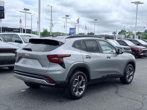 Sterling Gray Metallic 2025 Chevrolet Trax LT