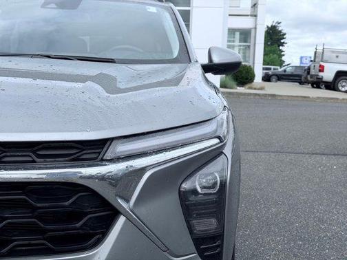 Sterling Gray Metallic 2025 Chevrolet Trax LT