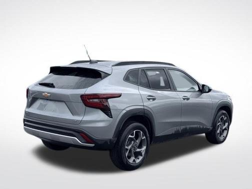 Sterling Gray Metallic 2025 Chevrolet Trax LT