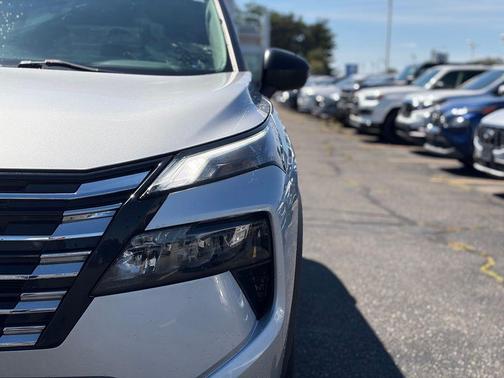 Brilliant Silver Metallic 2024 Nissan Rogue S