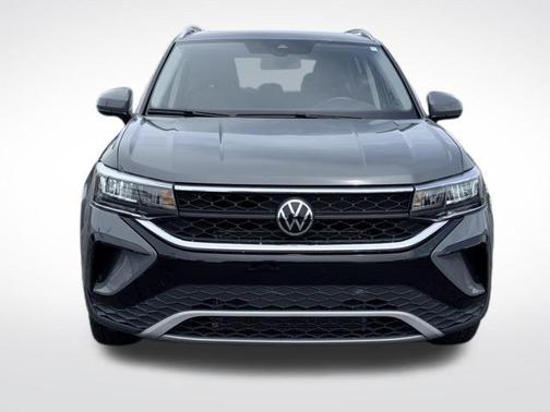 Pure Gray 2022 Volkswagen Taos 1.5T SE
