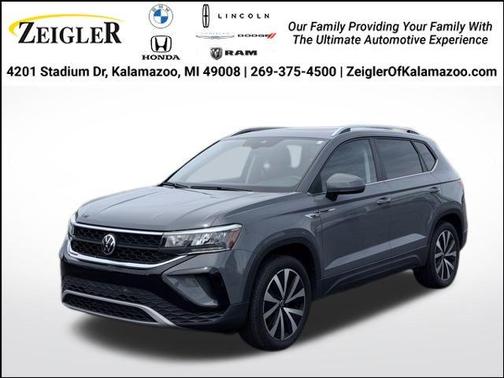Pure Gray 2022 Volkswagen Taos 1.5T SE