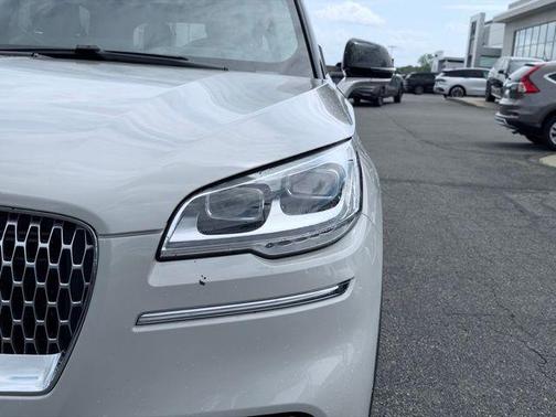 Pearl Metallic 2024 Lincoln Aviator Reserve AWD