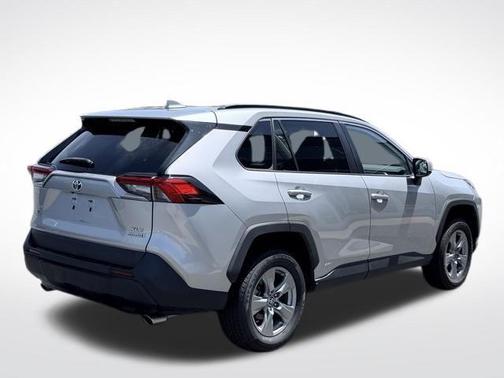 Silver Sky Metallic 2022 Toyota RAV4 Hybrid XLE