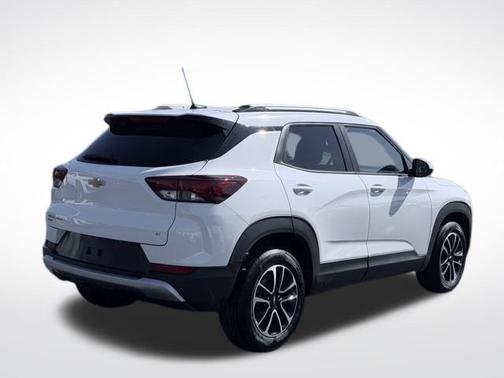 Summit White 2025 Chevrolet Trailblazer LT