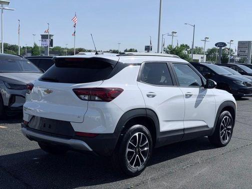 Summit White 2025 Chevrolet Trailblazer LT