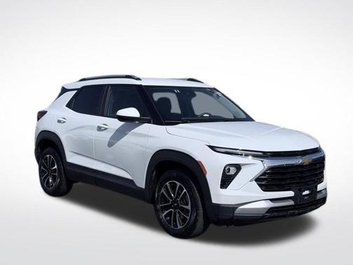 Summit White 2025 Chevrolet Trailblazer LT
