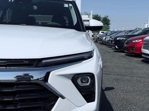 Summit White 2025 Chevrolet Trailblazer LT