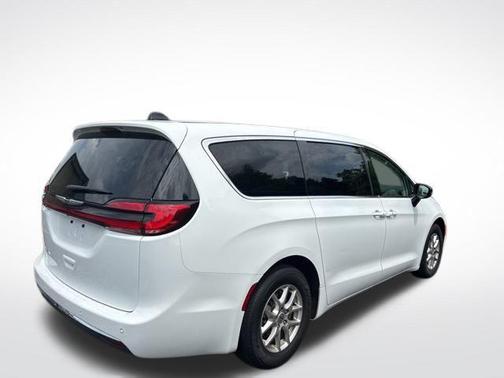 2024 Chrysler Pacifica Touring-L