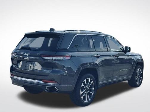 Metallic 2022 Jeep Grand Cherokee Overland