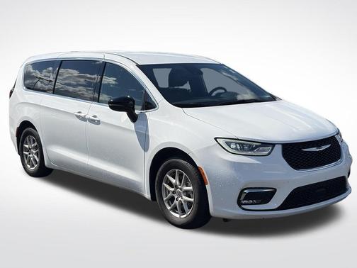 Bright White Clearcoat 2025 Chrysler Pacifica Select