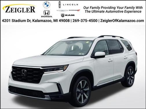 White 2024 Honda Pilot Touring