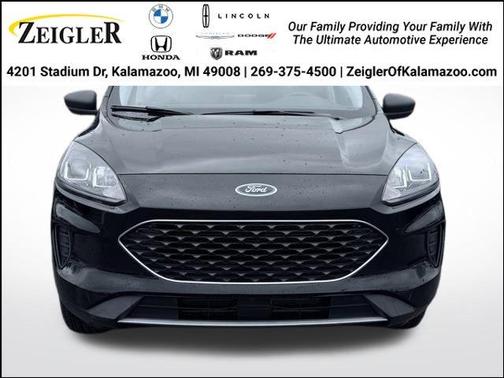 Black Metallic 2022 Ford Escape SE