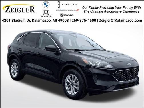 Black Metallic 2022 Ford Escape SE