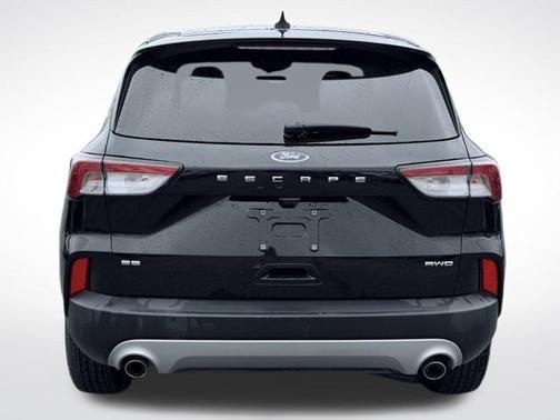 Black Metallic 2022 Ford Escape SE