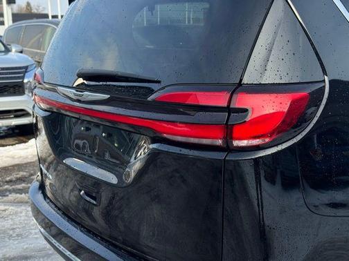 2024 Chrysler Pacifica Touring-L