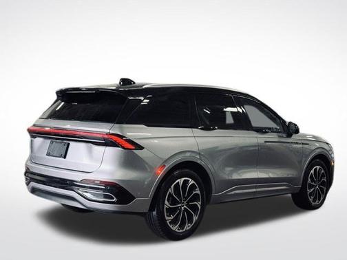 Radiance Metallic 2024 Lincoln Nautilus Reserve