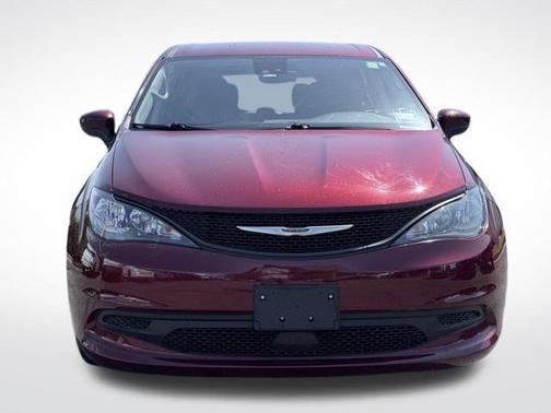 Velvet Red Pearlcoat 2023 Chrysler Voyager LX