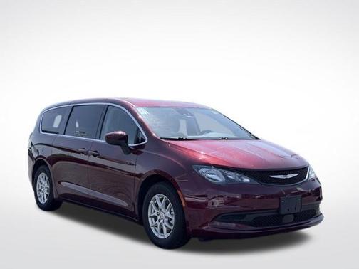 Velvet Red Pearlcoat 2023 Chrysler Voyager LX