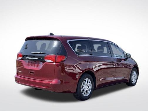 Velvet Red Pearlcoat 2023 Chrysler Voyager LX