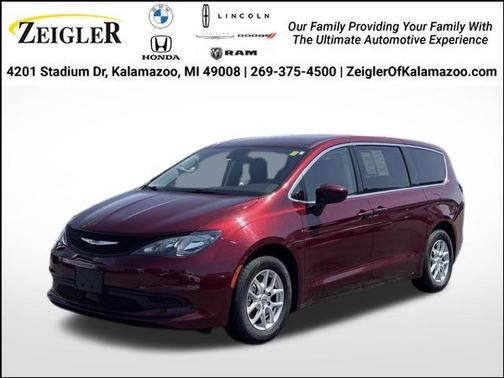 Velvet Red Pearlcoat 2023 Chrysler Voyager LX