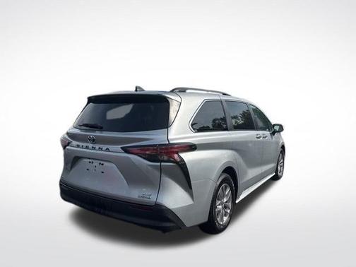2022 Toyota Sienna XLE