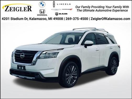 2023 Nissan Pathfinder SL