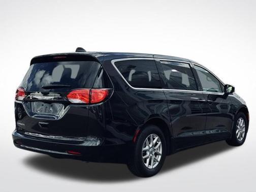 Diamond Black 2024 Chrysler Voyager LX