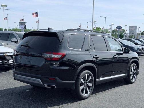 Crystal Black Pearl 2024 Honda Pilot Elite