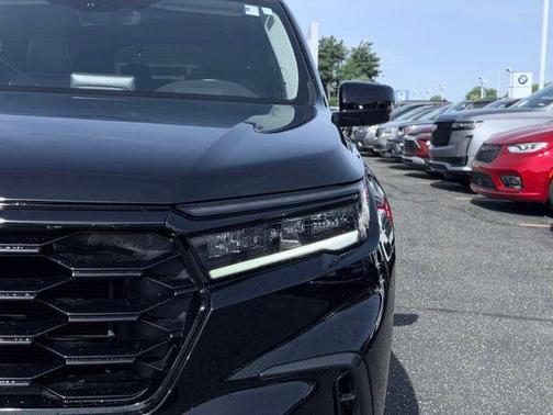 Crystal Black Pearl 2024 Honda Pilot Elite