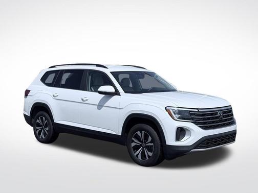 Pure White 2024 Volkswagen Atlas 2.0T SE