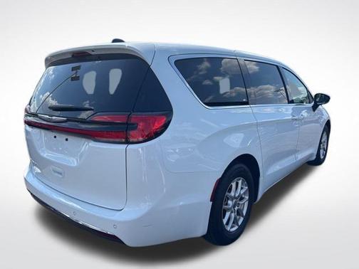 2024 Chrysler Pacifica Touring-L