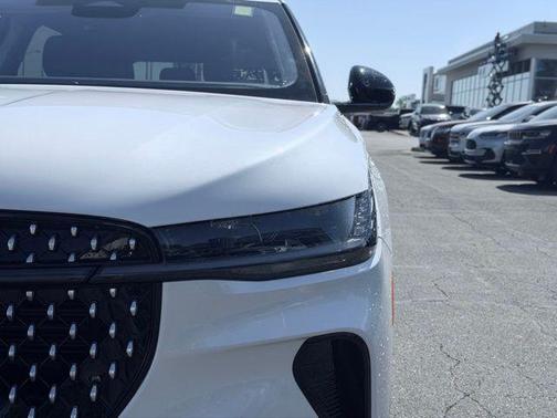 White Platinum Clearcoat Metallic 2025 Lincoln Nautilus Premiere