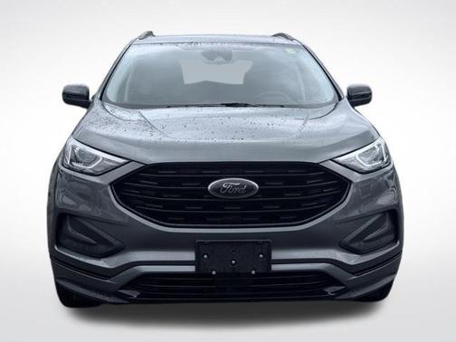 Gray Metallic 2022 Ford Edge SE