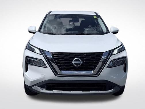 White 2022 Nissan Rogue SV
