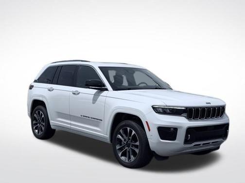 Bright White Clearcoat 2023 Jeep Grand Cherokee Overland