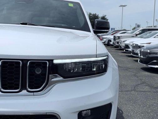 Bright White Clearcoat 2023 Jeep Grand Cherokee Overland