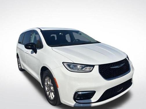 2024 Chrysler Pacifica Touring-L
