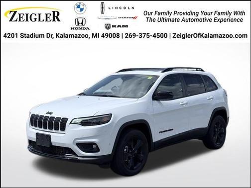 Bright White Clearcoat 2023 Jeep Cherokee Altitude Lux