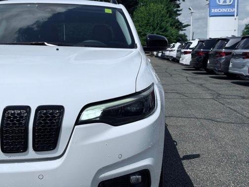 Bright White Clearcoat 2023 Jeep Cherokee Altitude Lux