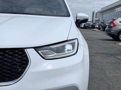 Bright White Clearcoat 2023 Chrysler Pacifica Touring-L