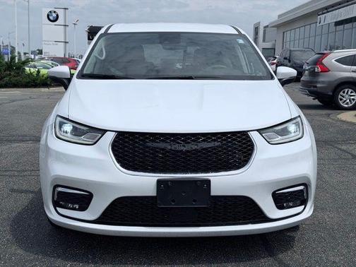 Bright White Clearcoat 2023 Chrysler Pacifica Touring-L