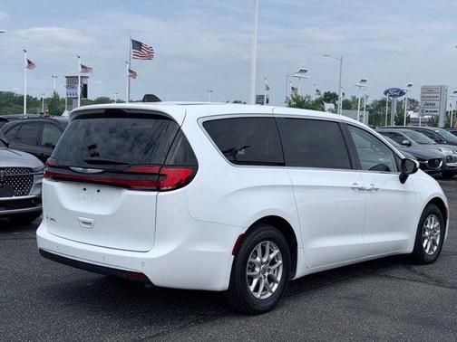 Bright White Clearcoat 2023 Chrysler Pacifica Touring-L