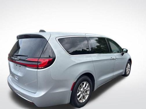 2024 Chrysler Pacifica Touring-L