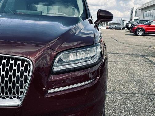 Burgundy 2022 Lincoln Nautilus Reserve