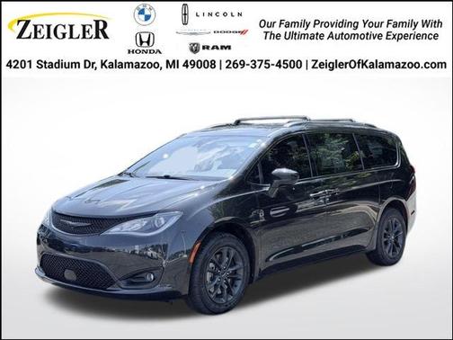 Brilliant Black Crystal Pearlcoat 2020 Chrysler Pacifica Launch Edition