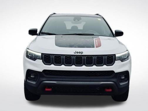 Bright White Clearcoat 2025 Jeep Compass Trailhawk