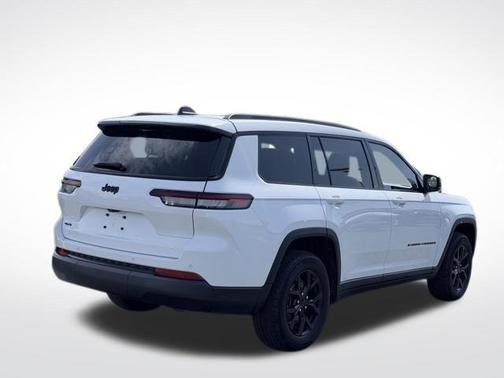 Bright White Clearcoat 2024 Jeep Grand Cherokee L Laredo