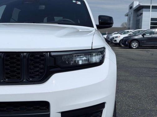 Bright White Clearcoat 2024 Jeep Grand Cherokee L Laredo