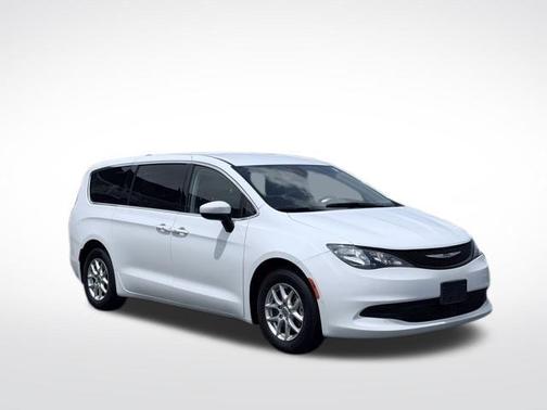 Bright White Clearcoat 2023 Chrysler Voyager LX